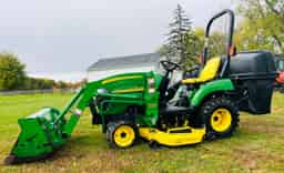 2007 JOHN DEERE 2305 w/ 54″ DECK & BAGGER